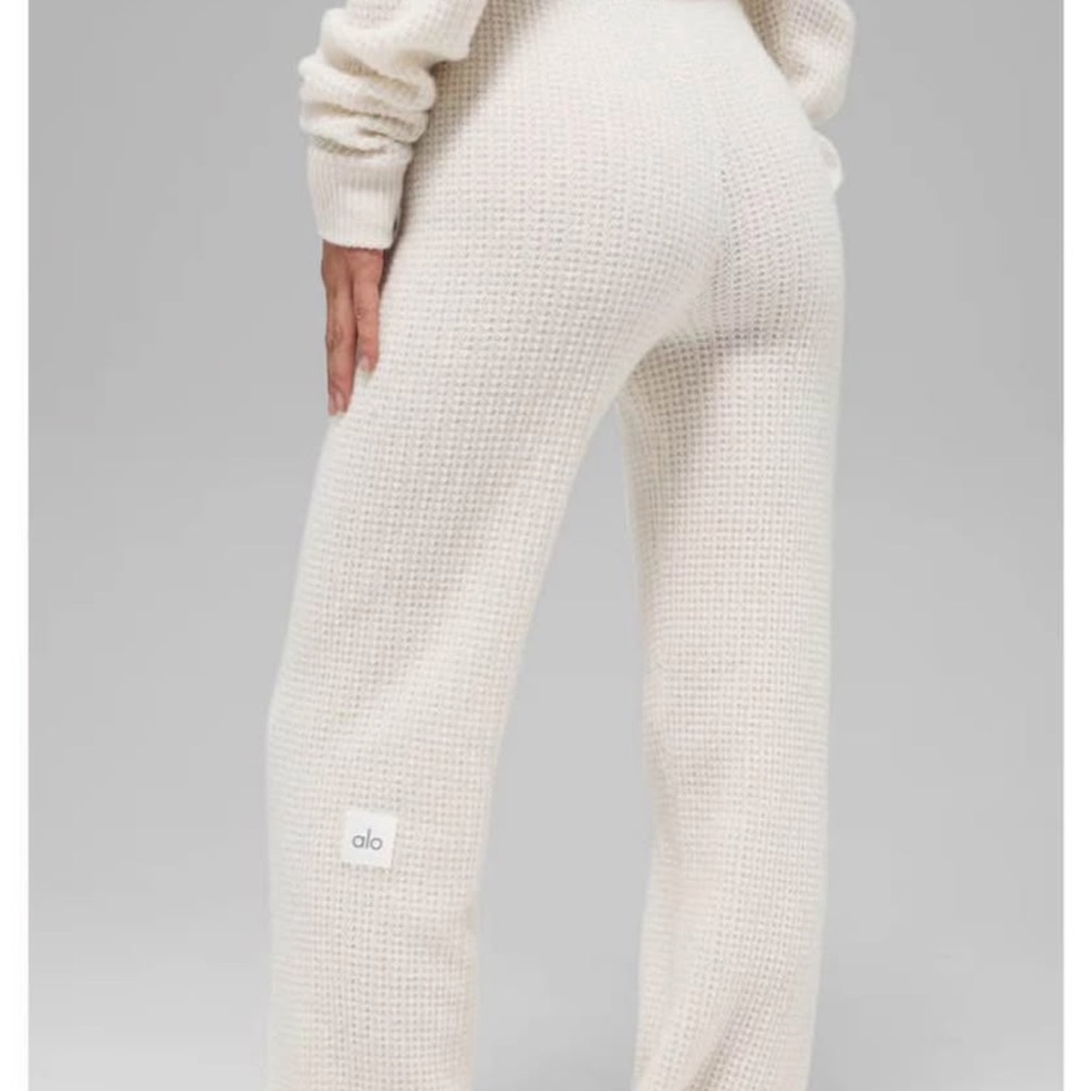 (Set) ALO Yoga Cashmere Plush Waffle 1/4 Zip Pullover + High Waist Pant - Picture 7 of 10